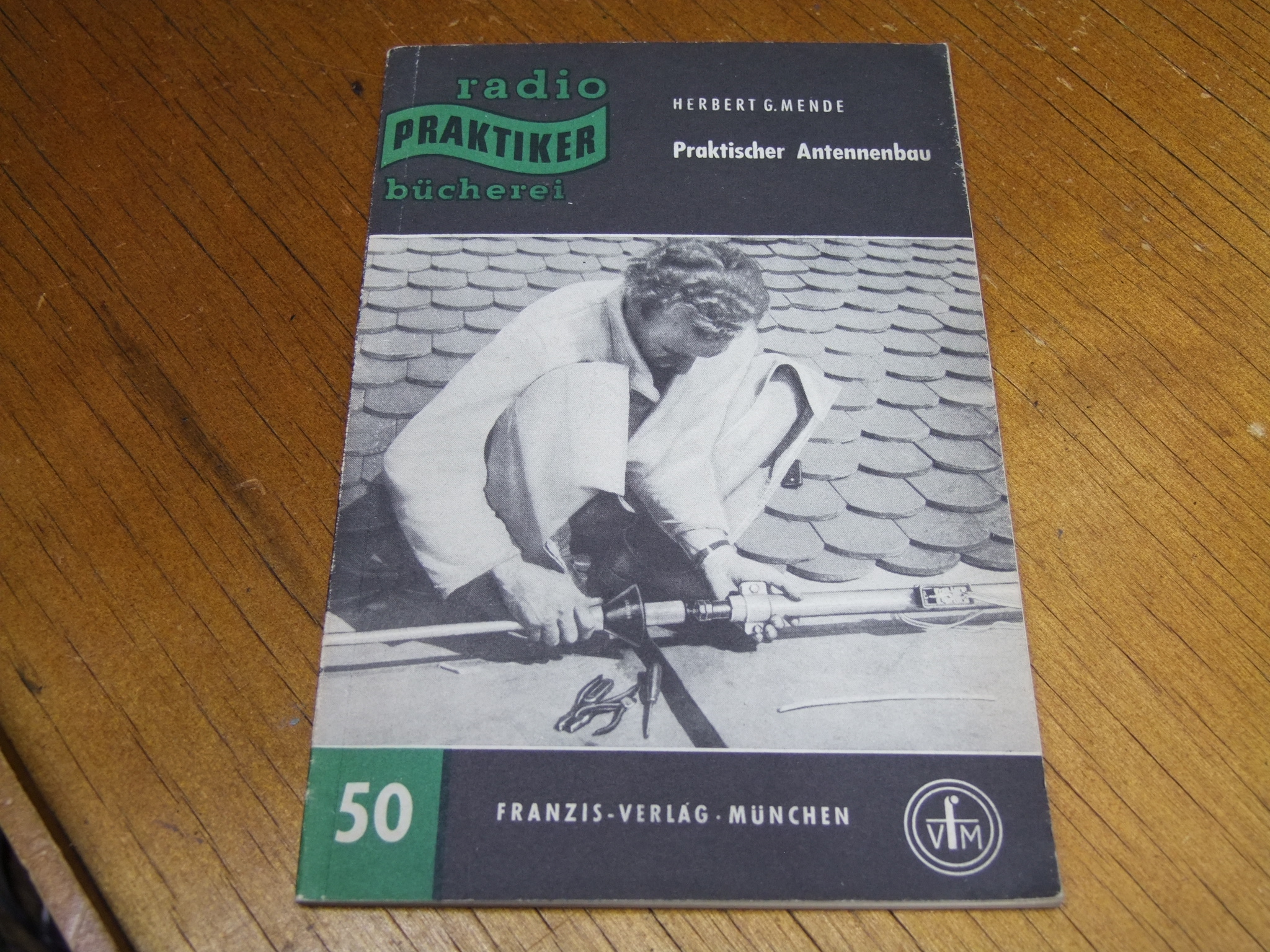 本日特価】 洋書 9780190297084 Paperback ISBN Understanding Bau Human und  Funktionsweise Communication 13th des Radios. Schwerpunkt  Amplitudenmodulation (German Edition)